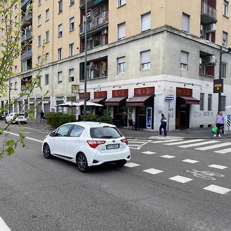 Bnb Milano Dipinta Di Blu Eksteriør bilde